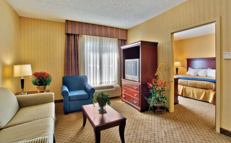 Holiday Inn Express & Suites West Long Branch